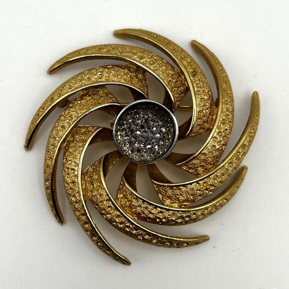 Vintage Monet Swirl Brooch Pinwheel Sunburst Rhinestone Textured Round Signed - Picture 12 of 12